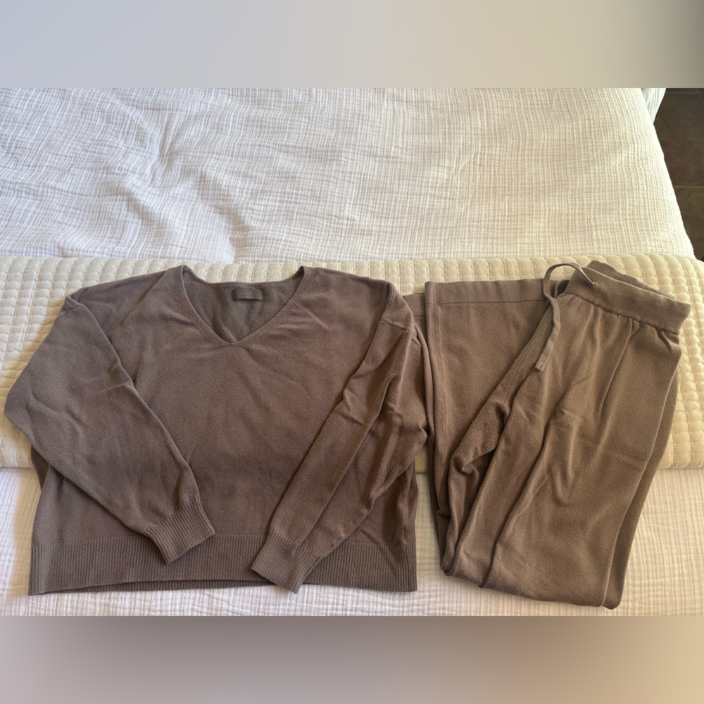 nuuds Women's Luxe Knit V neck sweater and wide leg pants. Color mocha.